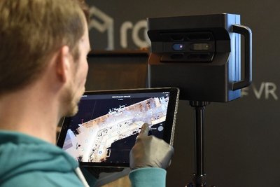Person doing a 3D room scan